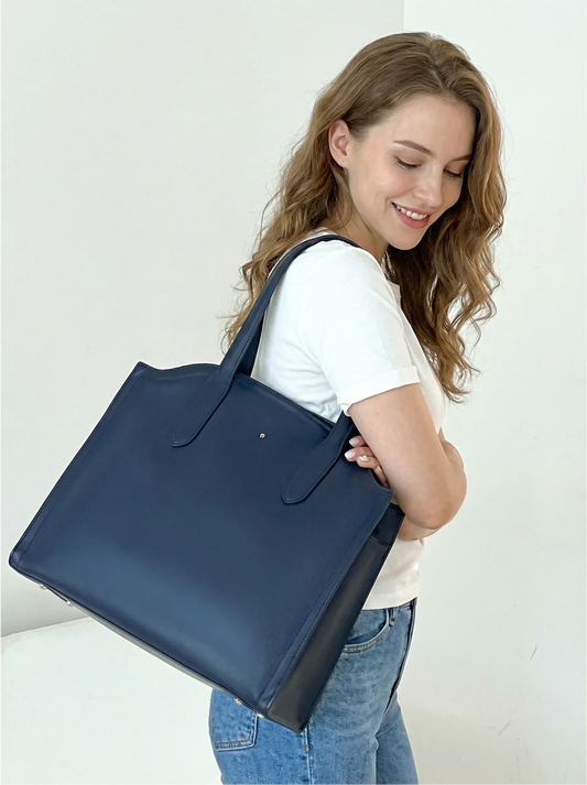 Woman carrying navy blue tote bag, bebefit.eu, edited model 1, casual style
